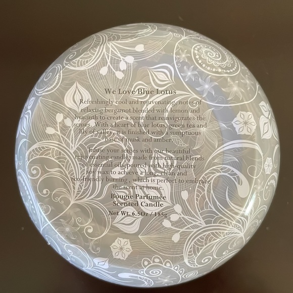 New! La Jolie Muse Blue Lotus Candle - Picture 6 of 7